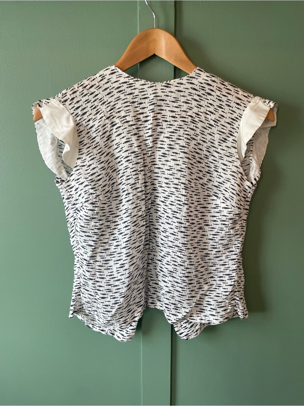White and Black fish Patterned Flutter Sleeve Women's Top